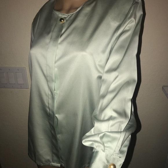 Beautiful delicate blouse - Picture 3 of 8